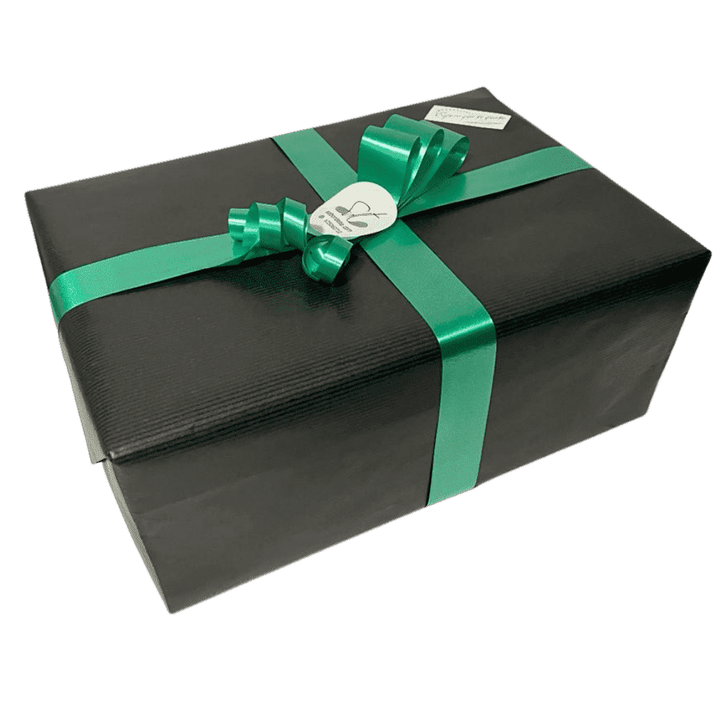 Colocaremos tu selección en una Caja de Madera forrada con Cinta de Yute + Dedicatoria (si se desea incluir en NOTAS) envuelta para REGALO🎁