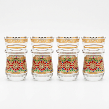 Set de cuatro vasos de té con mosaico multicolor, vista de perfil